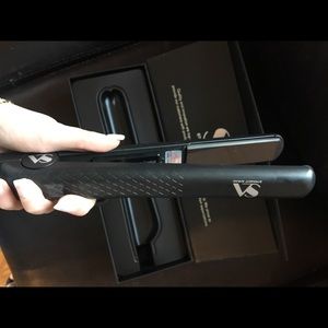 Straight ahead hair straightener